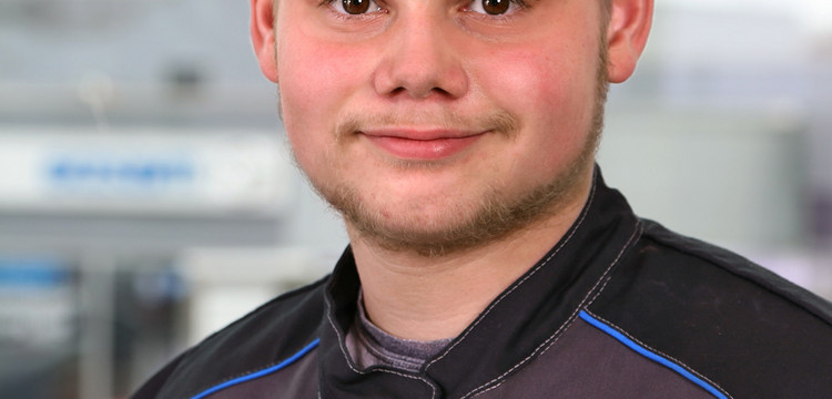 Alexander Grün, Kfz-Mechatroniker